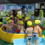 二歳児 プール遊び ばしゃばしゃばしゃばしゃ